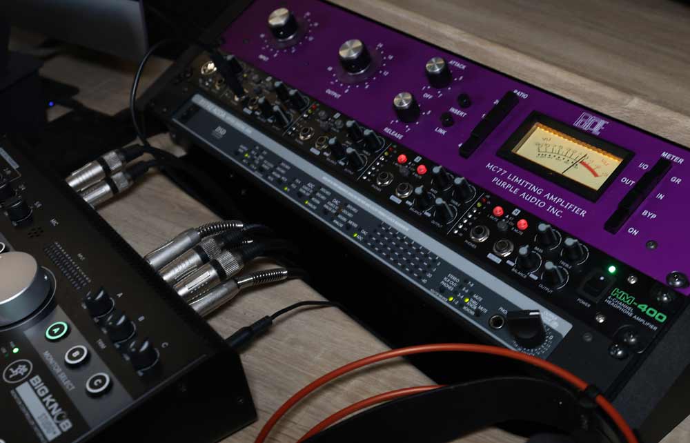 Kompresor Purple MC77 i wzmacniacz słuchawkowy Mackie HM-400